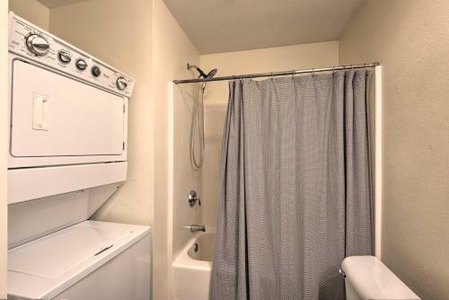 Cozy Cedar Rapids Pad, 2 Blocks To Mercy Care