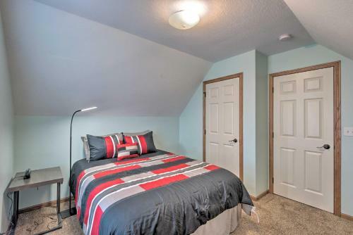 Cozy Cedar Rapids Pad, 2 Blocks To Mercy Care