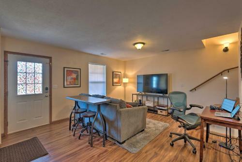 Cozy Cedar Rapids Pad, 2 Blocks To Mercy Care