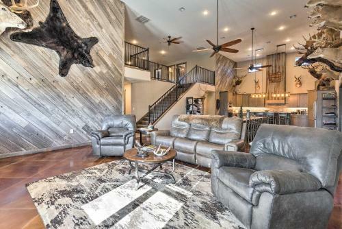 Kansas Hunting Lodge Ideal For Large Groups!