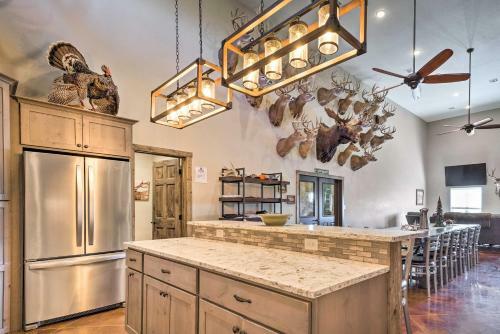 Kansas Hunting Lodge Ideal For Large Groups!