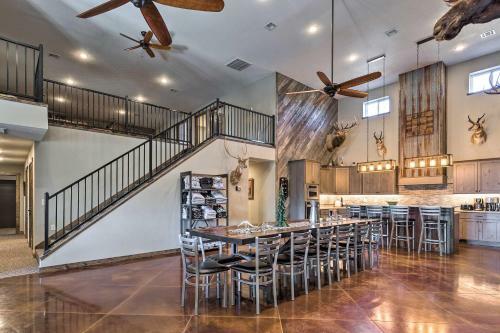 Kansas Hunting Lodge Ideal For Large Groups!