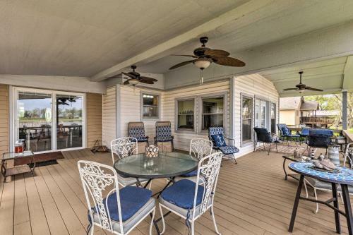 Serene Lakefront Getaway With Fire Pit And Grill