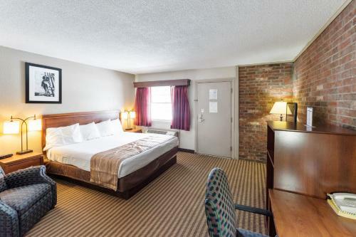 Eleven Boutique Hotel Llc