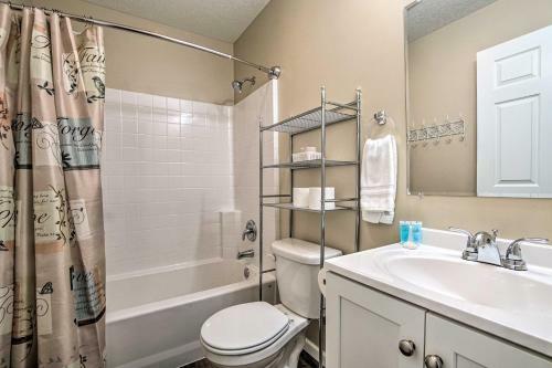 Spacious Home With Deck, Walk To Peter Pan Park