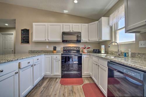 Spacious Home With Deck, Walk To Peter Pan Park
