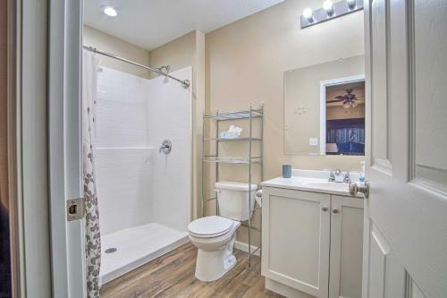 Spacious Home With Deck, Walk To Peter Pan Park