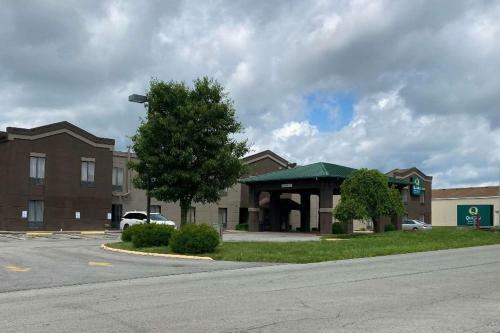 Hotel Quality Inn & Suites