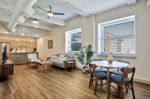 Apartamento Old Town Lux Loft + Walk Score 76