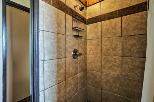 Apartamento Burkesville Apt With Deck, Views And Pool Access!