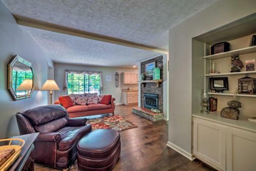 Waterfront Lake Barkley Home With Deck And Grill!