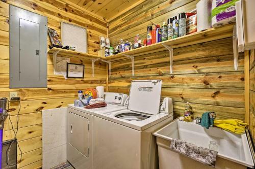 Secluded Retreat Bbq, Lawn Games, And Fire Pit