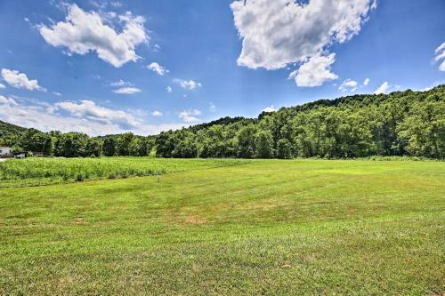 Secluded Retreat Bbq, Lawn Games, And Fire Pit