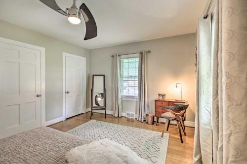 Retro Apartment With Dry Bar About 2 Miles To Dtwn!