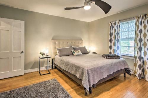 Retro Apartment With Dry Bar About 2 Miles To Dtwn!