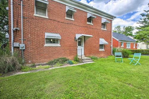Retro Apartment With Dry Bar About 2 Miles To Dtwn!