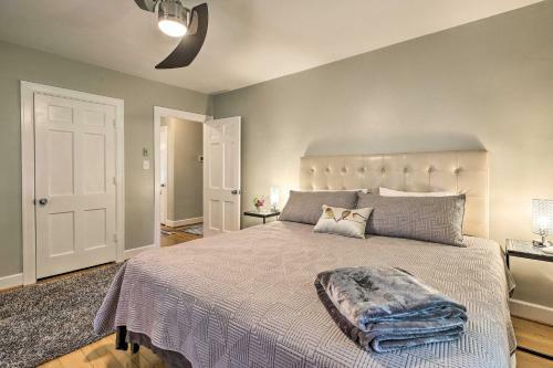 Retro Apartment With Dry Bar About 2 Miles To Dtwn!