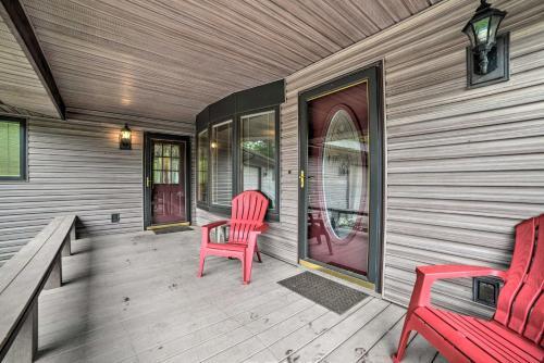 Retreat With Fire Pit And Dock On Kentucky Lake