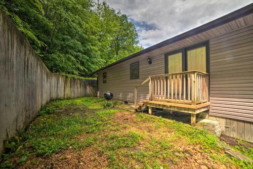 Retreat With Fire Pit And Dock On Kentucky Lake