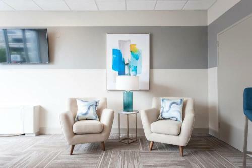 Cozysuites Modern Downtown Apartment