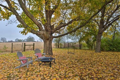 Charming Guesthouse Getaway On 10-acre Farm!