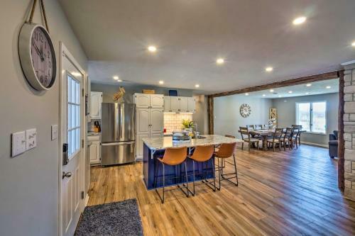 Lake House Waterfront Fun And Updated Interior