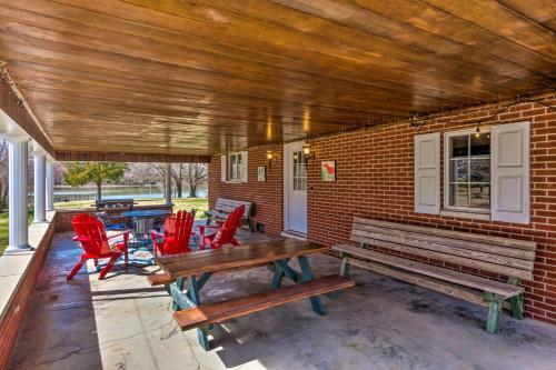 Lake House Waterfront Fun And Updated Interior