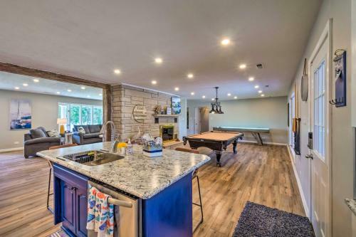 Lake House Waterfront Fun And Updated Interior