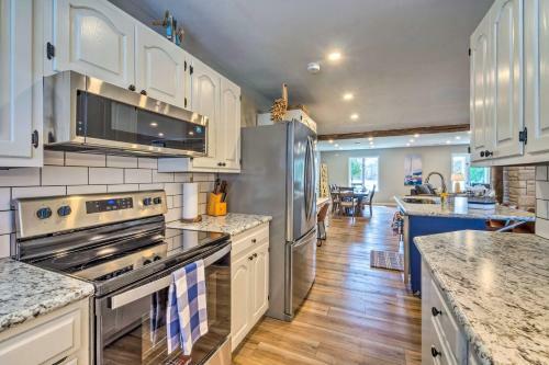 Lake House Waterfront Fun And Updated Interior