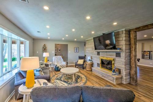 Lake House Waterfront Fun And Updated Interior