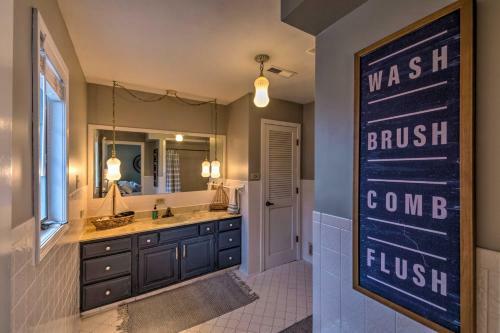 Lake House Waterfront Fun And Updated Interior