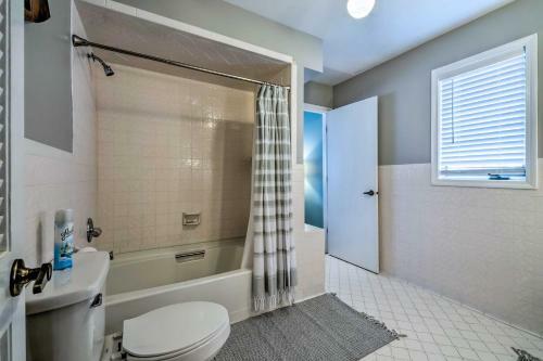 Lake House Waterfront Fun And Updated Interior