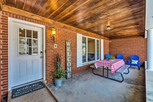 Lake House Waterfront Fun And Updated Interior