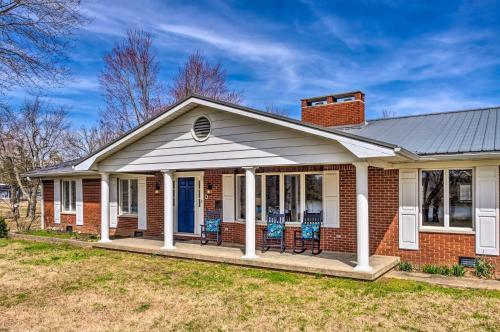 Lake House Waterfront Fun And Updated Interior
