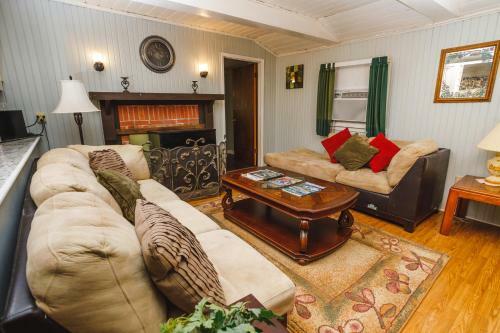 Lodge Holy Toledo Properties - Lake Escape