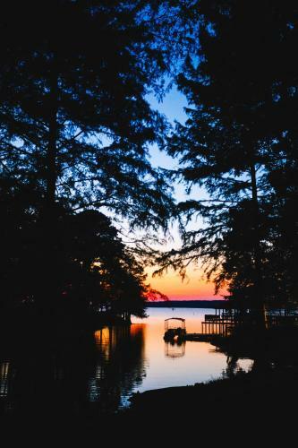 Lodge Holy Toledo Properties - Lake Escape