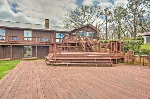 Monticello Home With Multi-level Deck On 2 And Acres!
