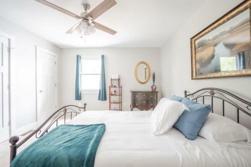 Closest Listing To The Ark, 2 Queen Beds