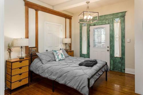 Bed & Breakfast 1858 Edgeland Avenue, Unit One
