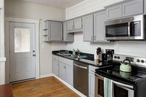 Bed & Breakfast 1858 Edgeland Avenue, Unit One