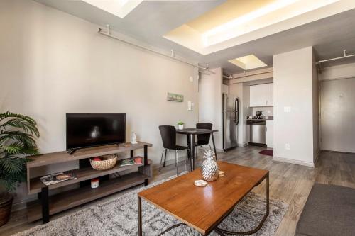 Cozysuites Apartment On 3rd Street