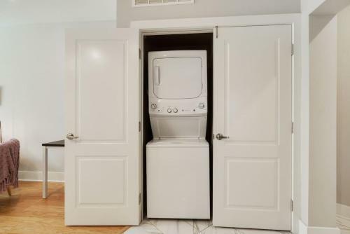 Boujee Condo, Sleeps 4, Roof Top Pool, Comfy Bed