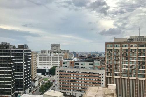 Boujee Condo, Sleeps 4, Roof Top Pool, Comfy Bed