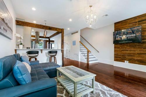 Modern, Spacious Townhouse With Luxury Amenities