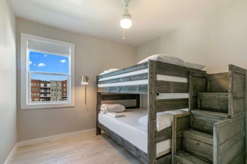 Stunning Townhouse With Amenities