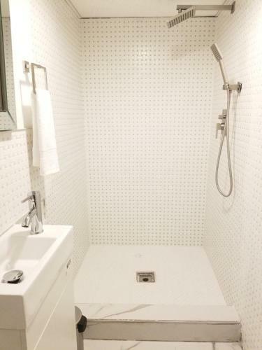 Hotel 7 Br- Sleeps 15! Famous Lakefront Amazing Property!