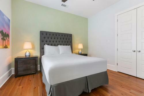 Apartamento Hosteeva Brand New Condo With A Pool Steps To St Charles Ave