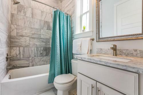 Apartamento Hosteeva Brand New Condo With A Pool Steps To St Charles Ave