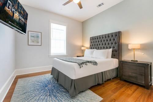 Apartamento Hosteeva Brand New Condo With A Pool Steps To St Charles Ave