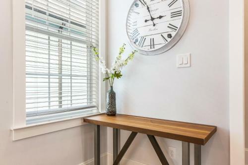 Apartamento Hosteeva Brand New Condo With A Pool Steps To St Charles Ave
